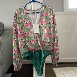 NWT Beautiful boutique floral blouse bodysuit!